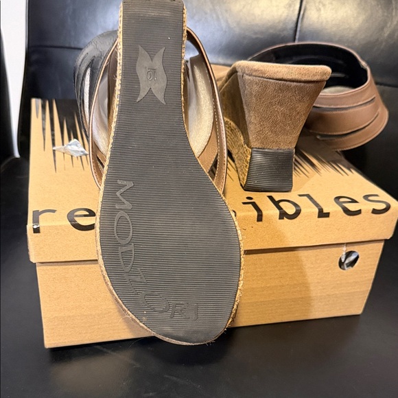 Modzori Reversible Women's Shoes - Black and Tan Size 10 - Picture 5 of 5